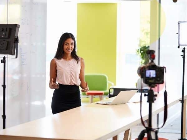 dich vu video marketing tai long an 1- 2 Giới thiệu doanh nghiệp - Dịch vụ video marketing tại Long An